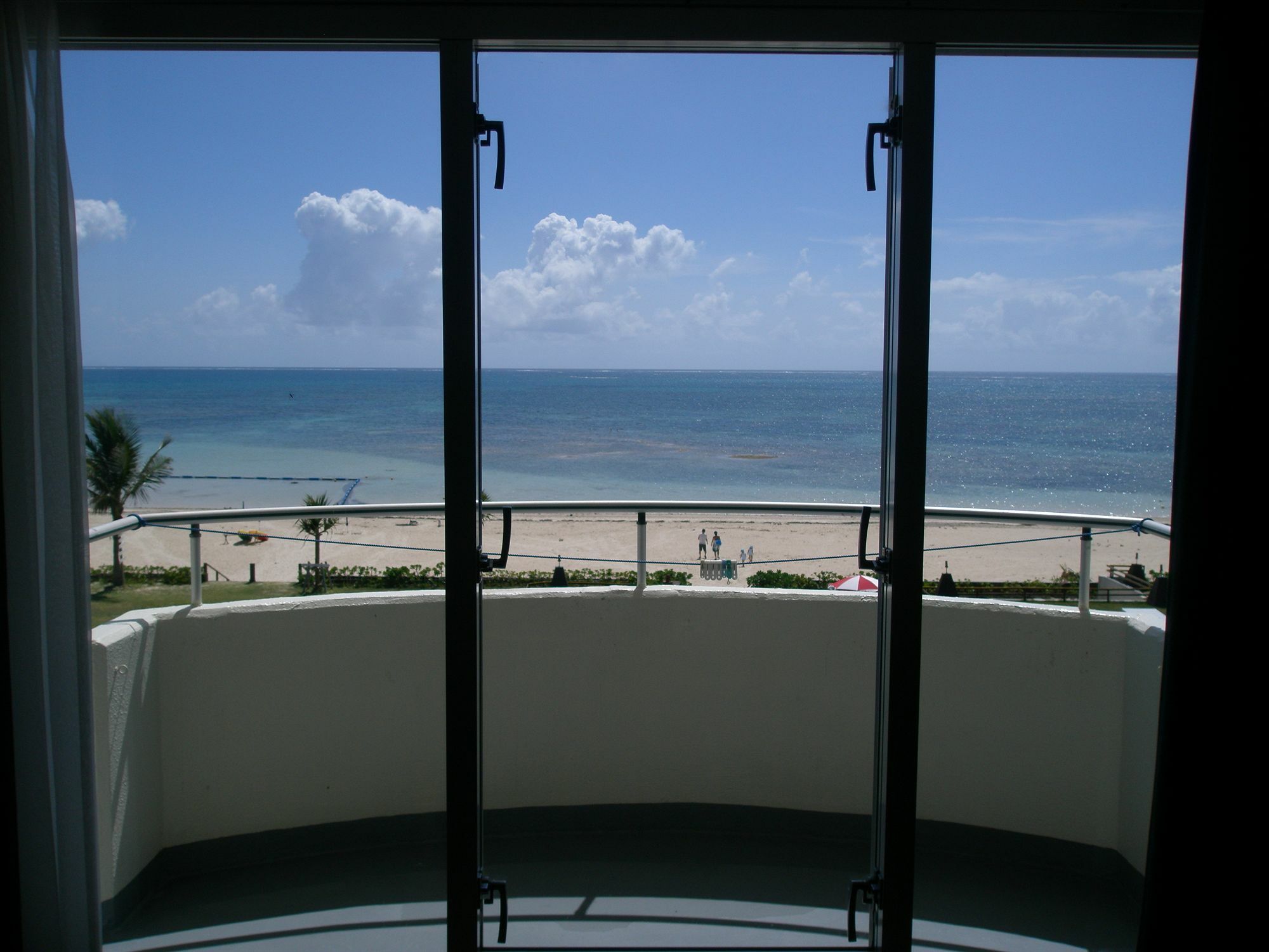 En Resort Kumejima Eef Beach Hotel Exterior foto